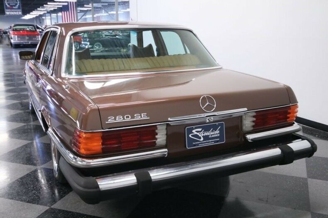 1977 Mercedes-Benz 200-Series - photo 11