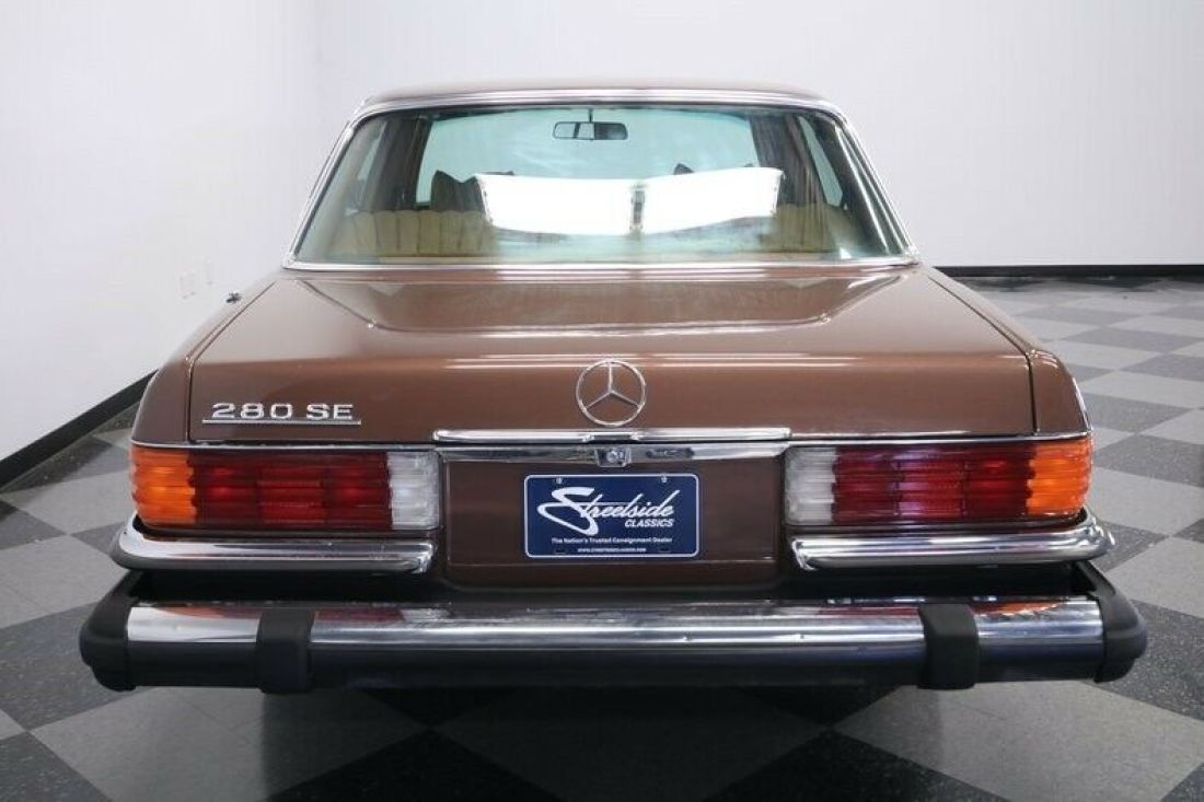 1977 Mercedes-Benz 200-Series - photo 12