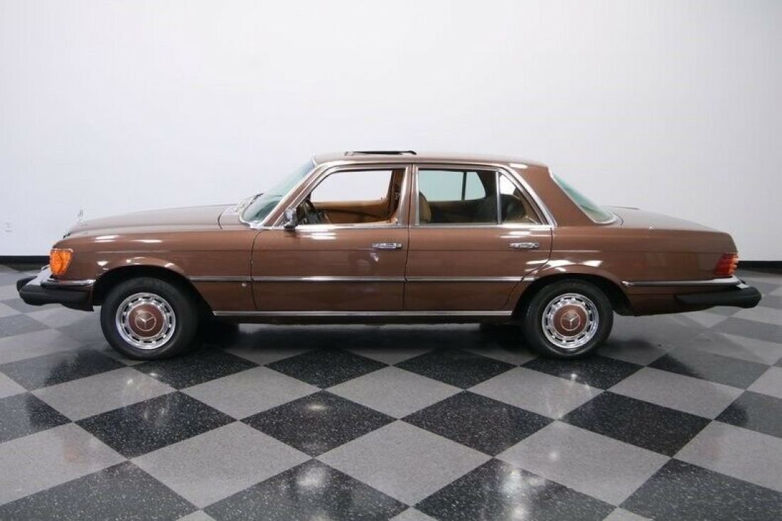 1977 Mercedes-Benz 200-Series - photo 3