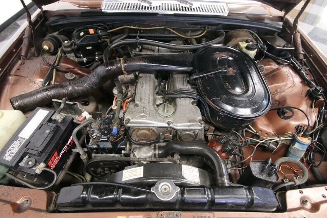 1977 Mercedes-Benz 200-Series - photo 4