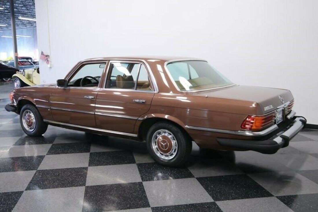 1977 Mercedes-Benz 200-Series - photo 9