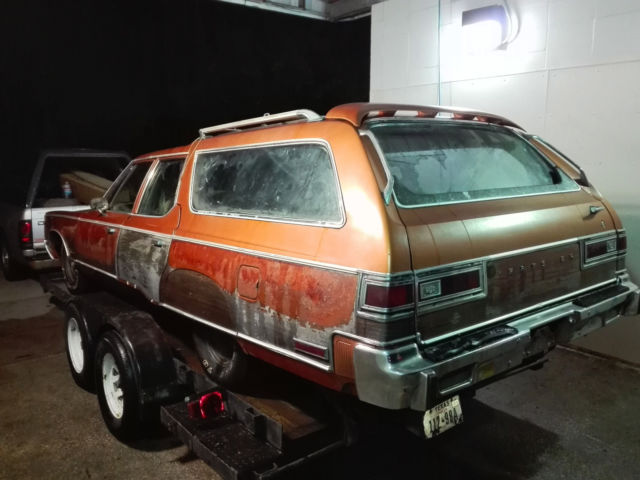 1977 Chrysler Town & Country - photo 2