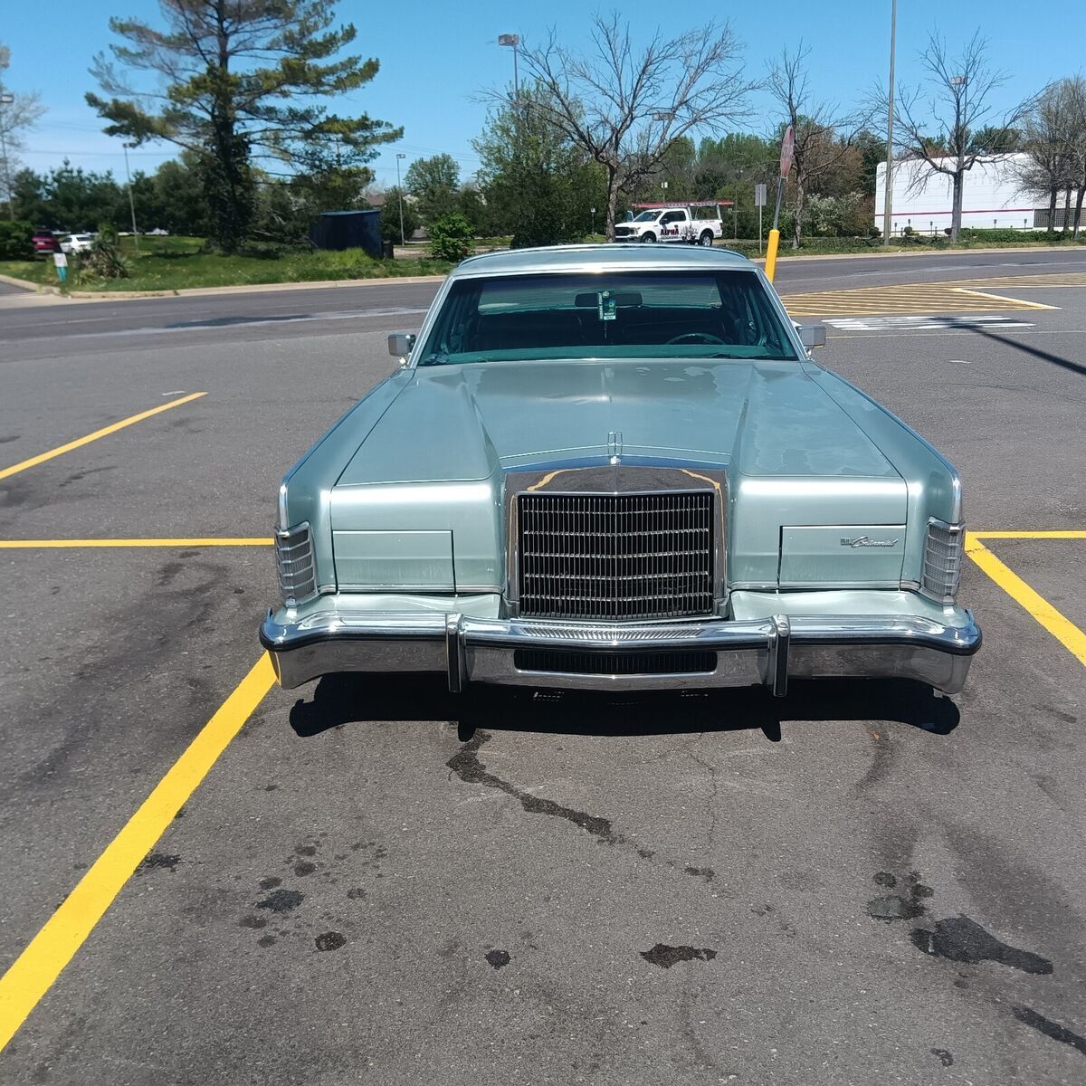 1977 Lincoln Town Car - photo 2
