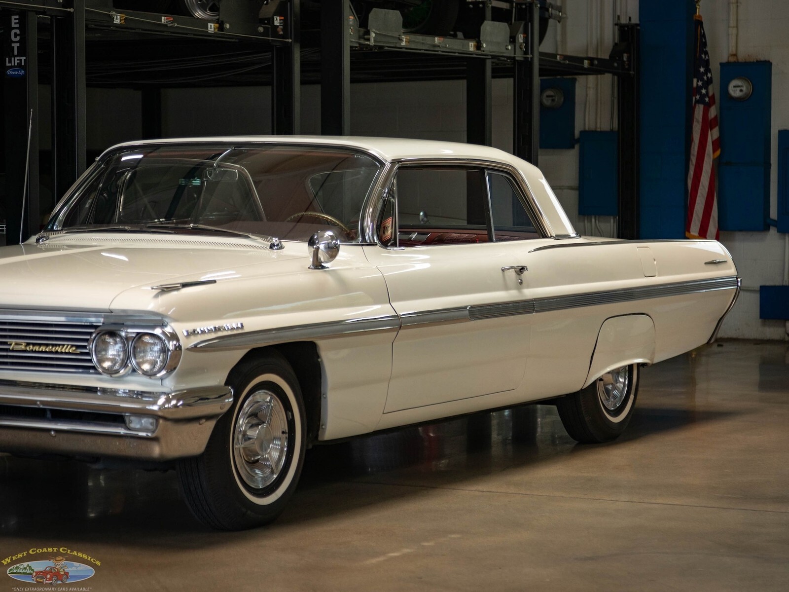1962 Pontiac Bonneville Sport 2 Door Hardtop - photo 10