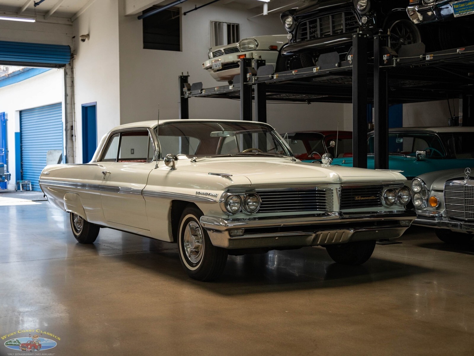 1962 Pontiac Bonneville Sport 2 Door Hardtop - photo 11