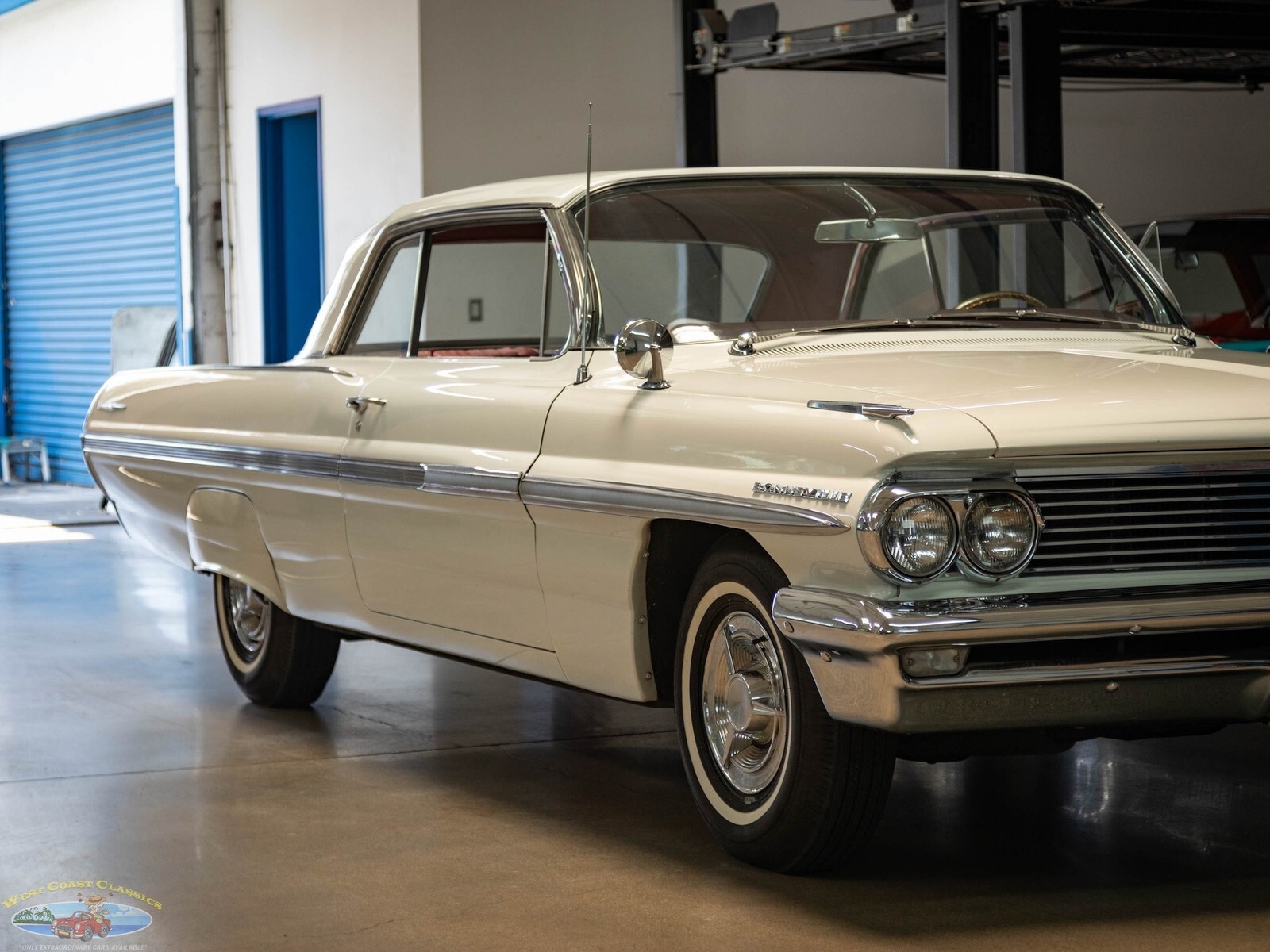 1962 Pontiac Bonneville Sport 2 Door Hardtop - photo 12