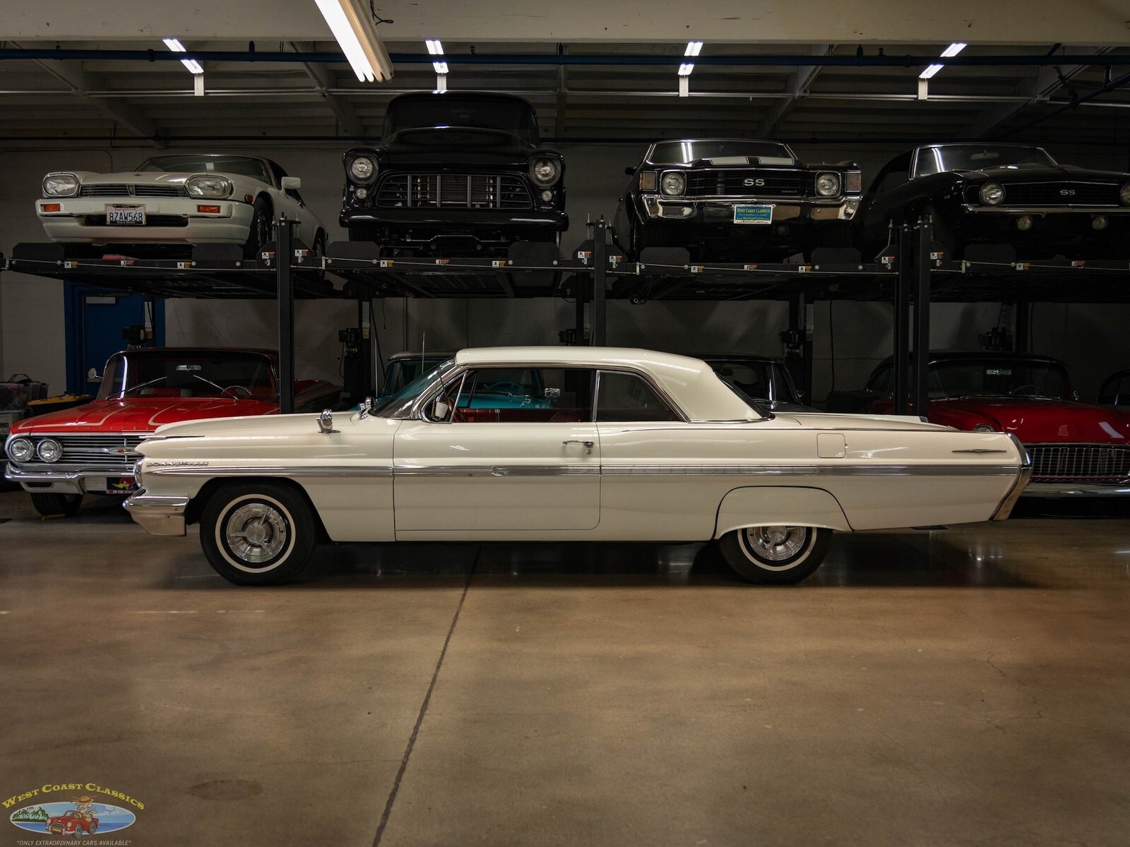 1962 Pontiac Bonneville Sport 2 Door Hardtop - photo 7