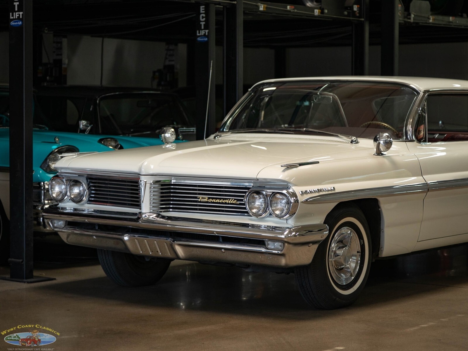 1962 Pontiac Bonneville Sport 2 Door Hardtop - photo 9