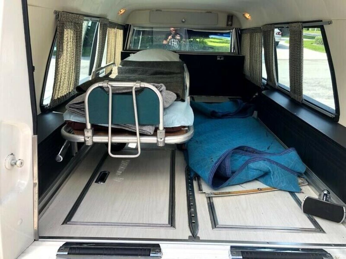 1978 Cadillac DeVille Hearse Ambulance - photo 7