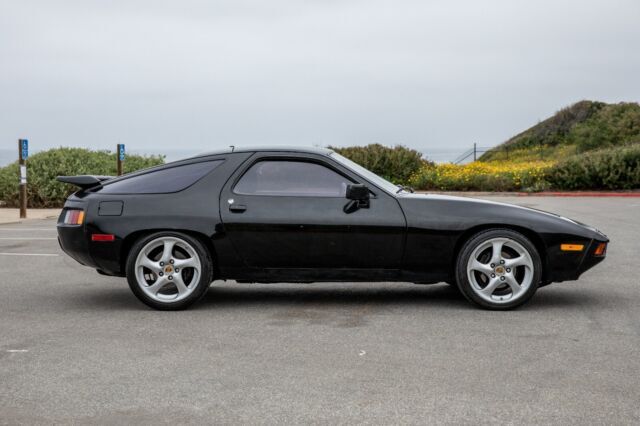 78 Porsche 928 5-speed, 2022 Timing belt, water pump, wiring harness, alternator 1978 Porsche 928
