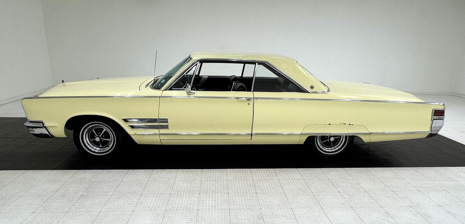 1966 Chrysler 300 Series 2 Door Hardtop - photo 2