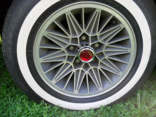 1981 Chrysler Imperial - photo 2