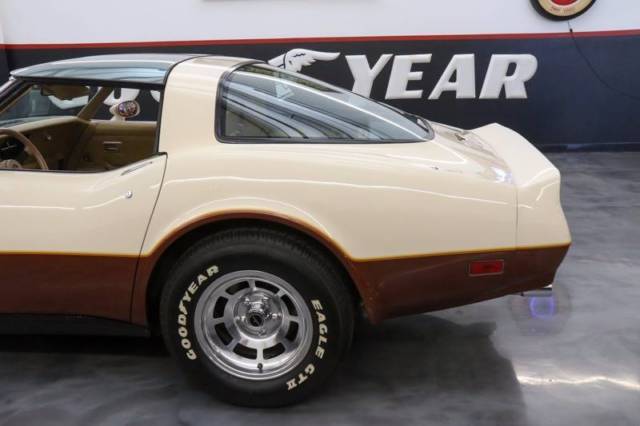 1981 Chevrolet Corvette loaded - photo 8