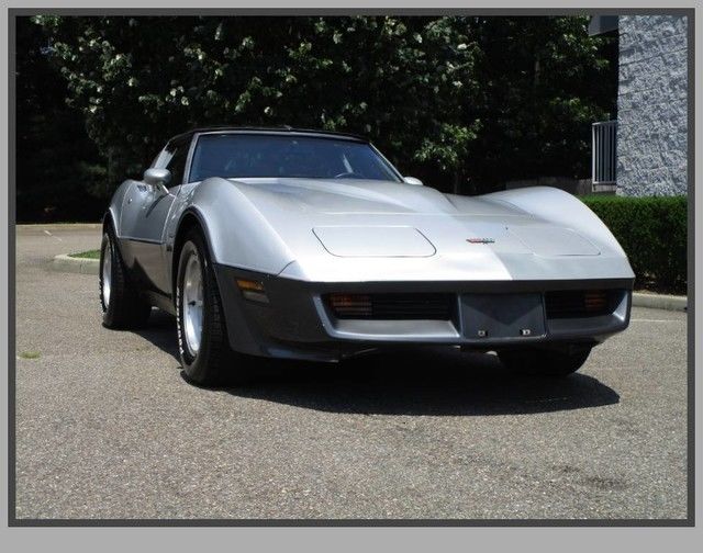 82 CORVETTE Super Low Miles Clean Car fax Glass Tops 1982 Chevrolet Corvette