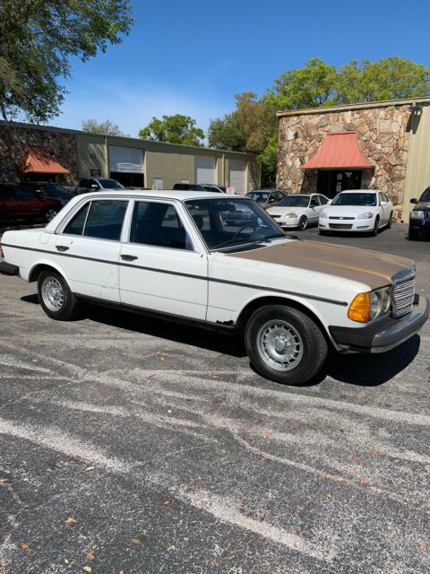 82 Mercedes 240D 1982 Mercedes-Benz 200-Series