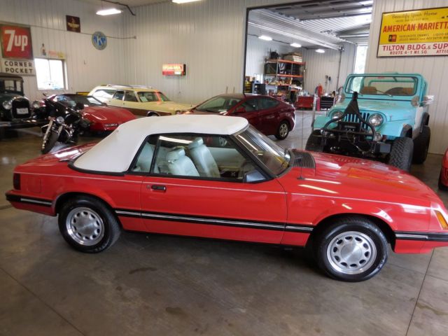 1983 Ford Mustang GLX - photo 9