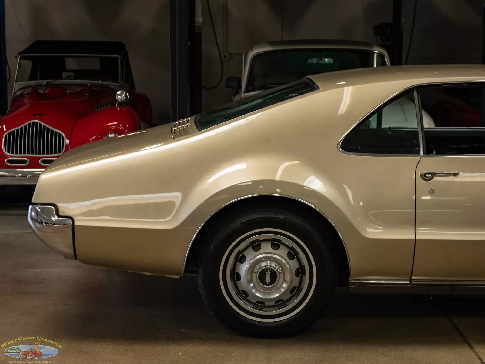 1966 Oldsmobile Toronado Deluxe 2 Door Hardtop - photo 2