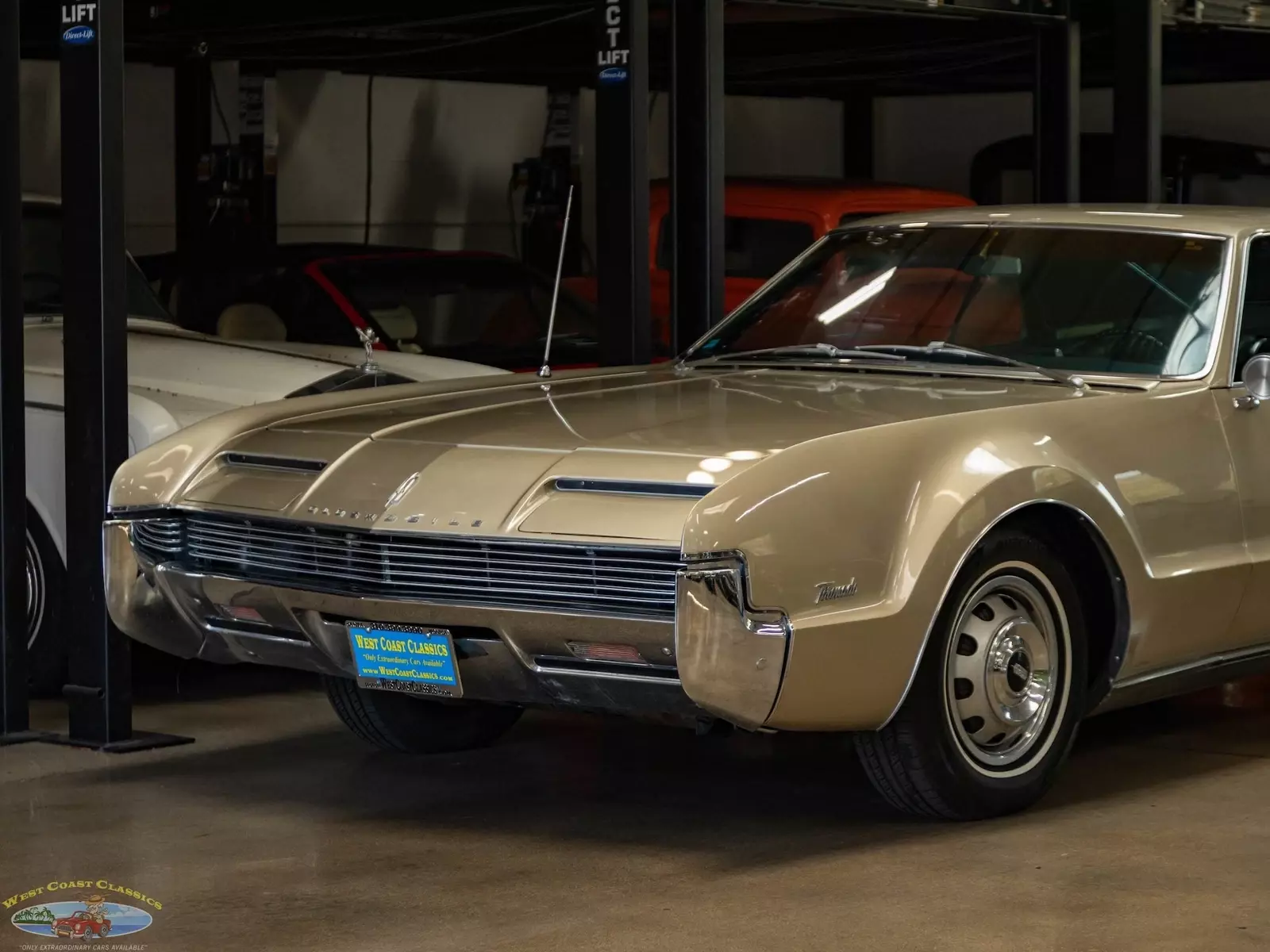 1966 Oldsmobile Toronado Deluxe 2 Door Hardtop - photo 8