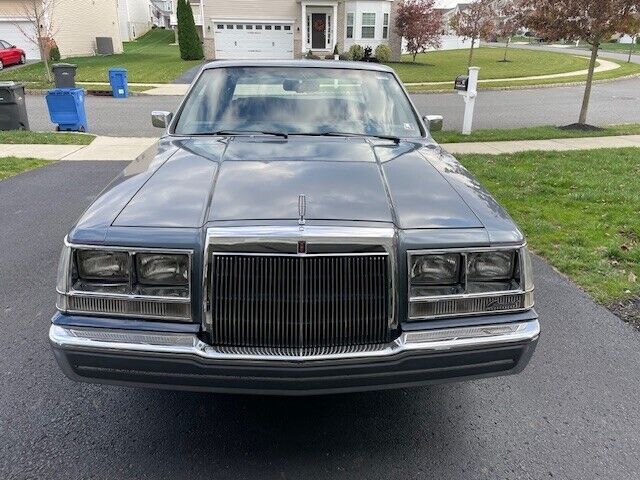 1984 Lincoln Continental Givenchy Designer Series - photo 2