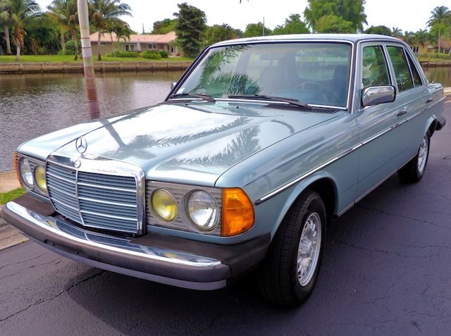 84 MERCEDES 300D T-DIESEL*LOW MILES*USA CAR*3-GENERATION OWNERS*FL NICE* 1984 Mercedes-Benz 300-Series 300D*DIESEL