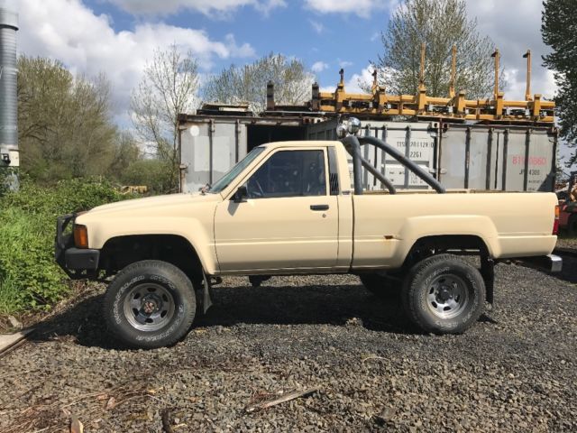 1984 Toyota 4x4 pickup - photo 2