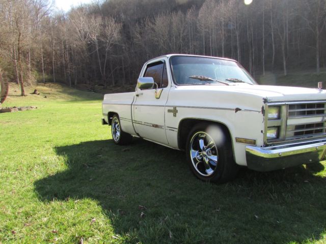 1985 Chevrolet C-10 black - photo 2