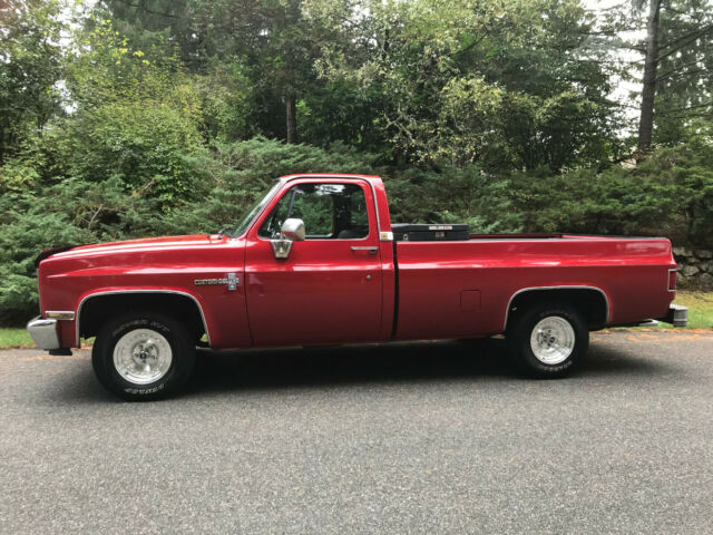 85 chevy C-10 305 automatic custom deluxe selling no reserve world wide auction 1985 Chevrolet C-10 Custom Deluxe