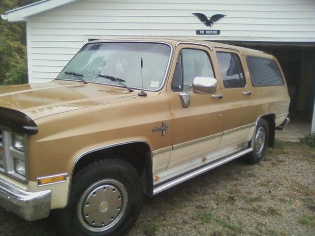 85 Chevy Suburban Tow Package Air Bag lift 1 Owner 76k miles 1985 Chevrolet Suburban silverado