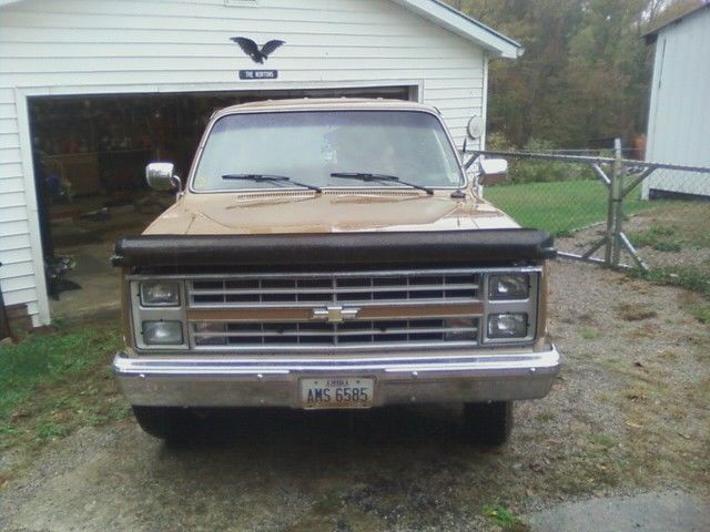 1985 Chevrolet Suburban silverado - photo 3