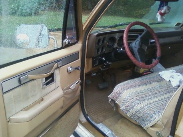 1985 Chevrolet Suburban silverado - photo 8