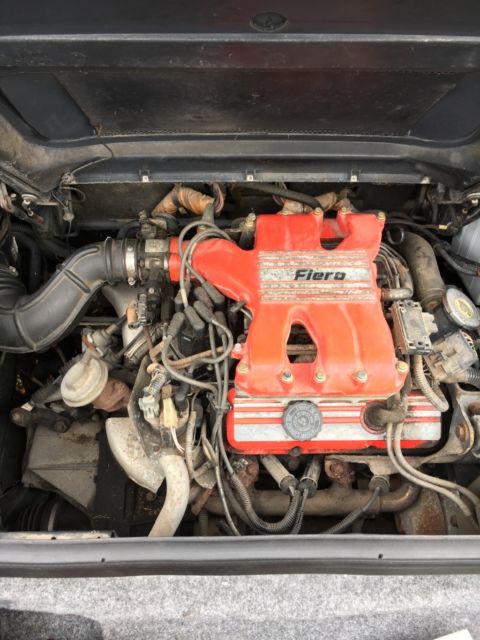 1985 Pontiac Fiero - photo 2
