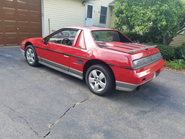 1985 Pontiac Fiero - photo 4