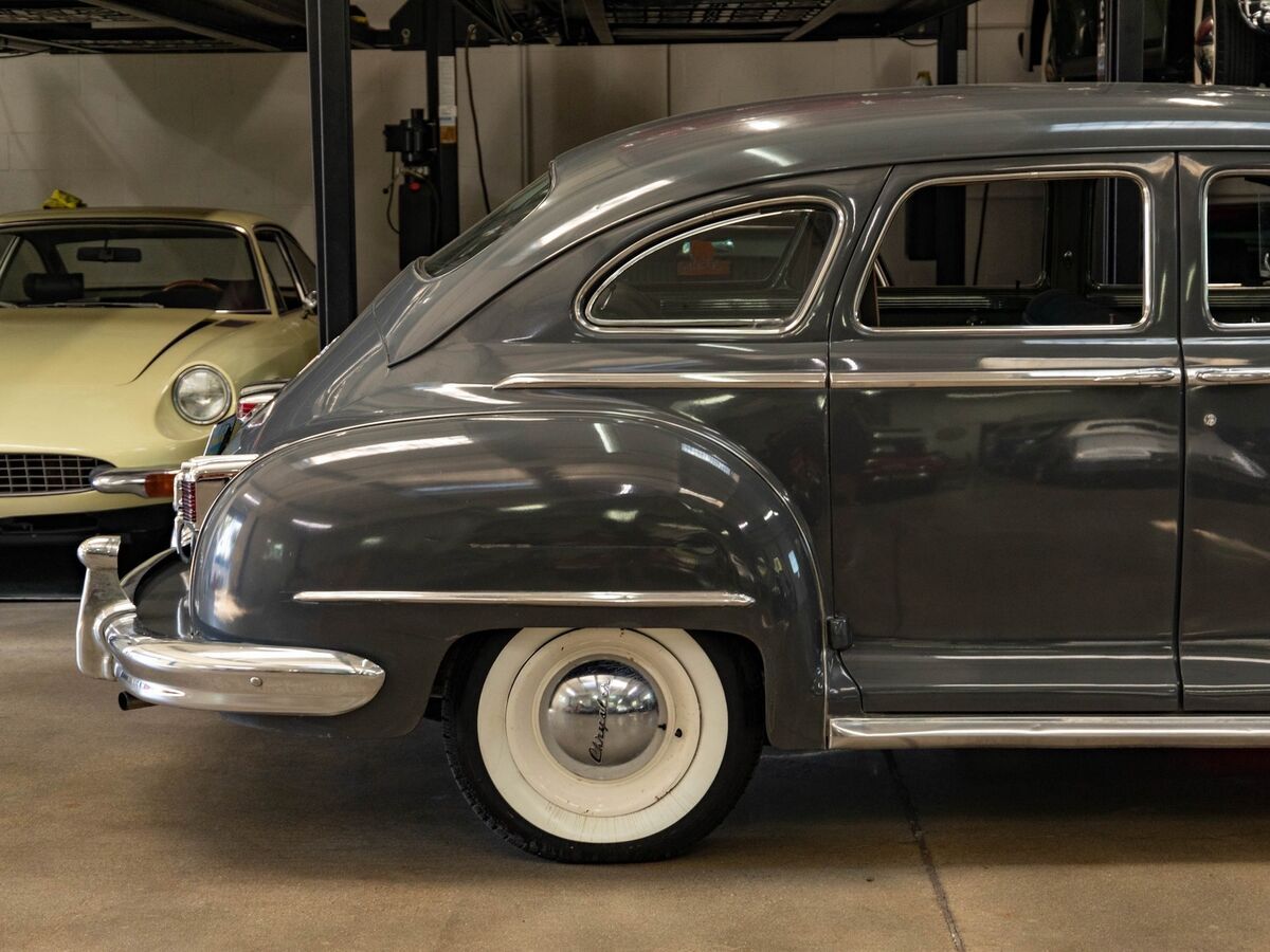 1948 Chrysler Windsor 4 Door Sedan - photo 2