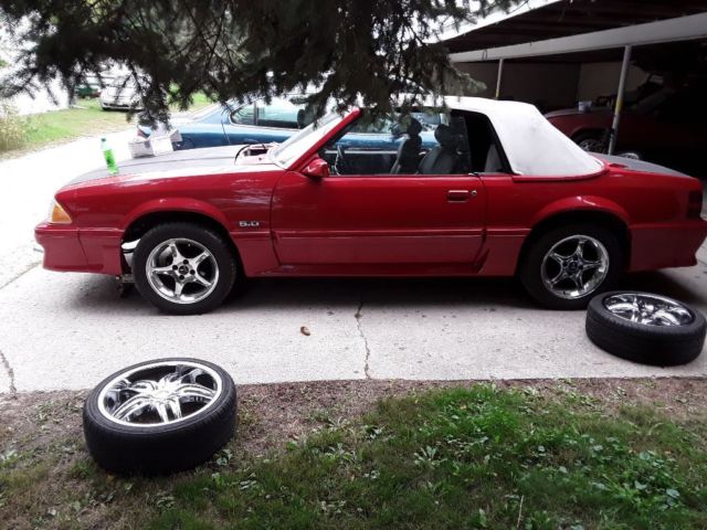 1986 Ford Mustang Gt convertable - photo 2