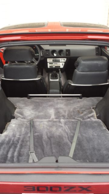 1986 Nissan 300ZX leather interior, pinstriped exterior - photo 5