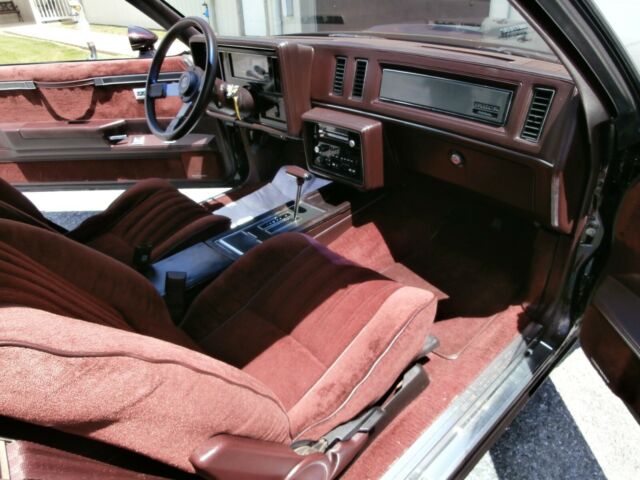 1986 Buick Regal buckets and console (cloth) - photo 9