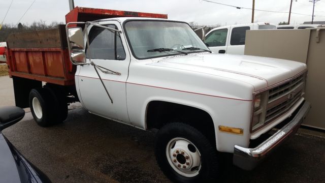 87 Chevrolet R30 110k miles. V8 4 speed with pto to hydraulc dump. NEW MT TIRES 1986 Chevrolet Other Pickups