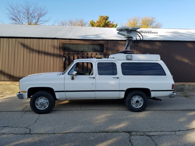 1987 Chevrolet Suburban Custom Deluxe Sport Utility 4-Door - photo 3