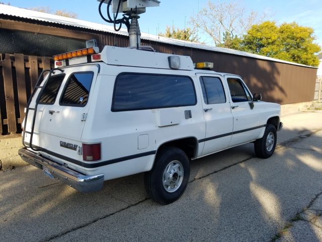1987 Chevrolet Suburban Custom Deluxe Sport Utility 4-Door - photo 4