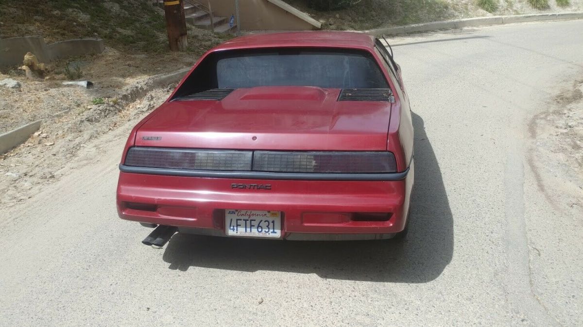 1987 Pontiac Fiero - photo 2