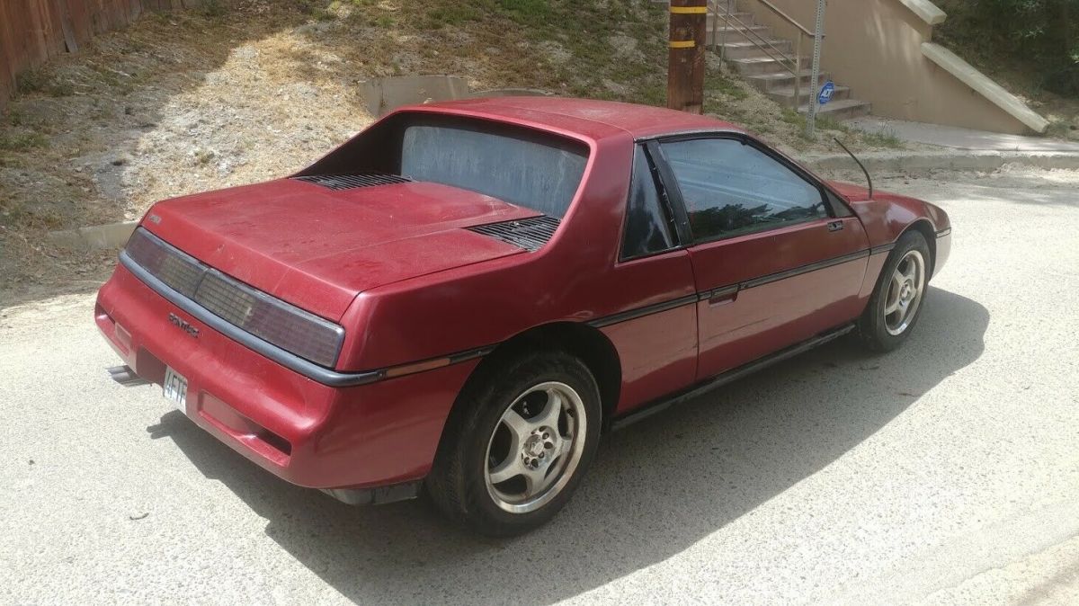1987 Pontiac Fiero - photo 3