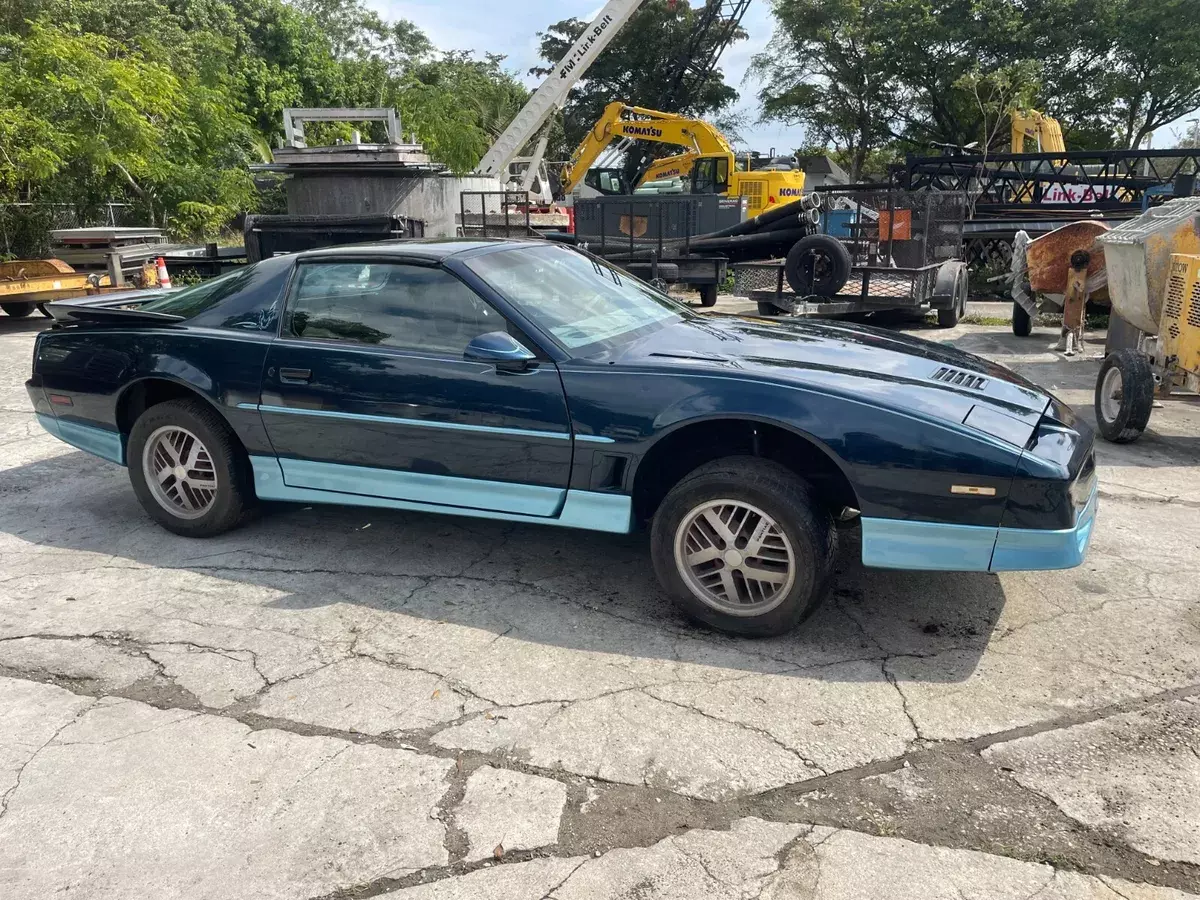 87 Pontiac Firebird Trans am hatch back 1987 Pontiac Firebird