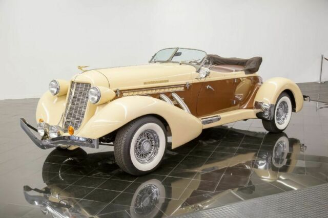 876 Boattail Phaeton Replica by CCC { Engine} Automatic 1936 Cord 876 Boattail Phaeton Replica by CCC --