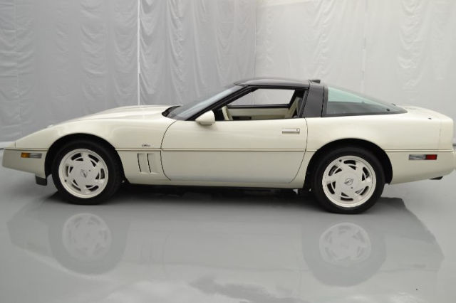 1988 Chevrolet Corvette Z01 35th Anniversary Edition - photo 2