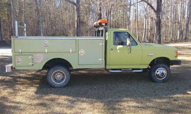 1988 Ford F-350 4x4 diesel utility 47,680 miles - photo 2