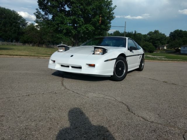 1988 Pontiac Fiero GT - photo 2