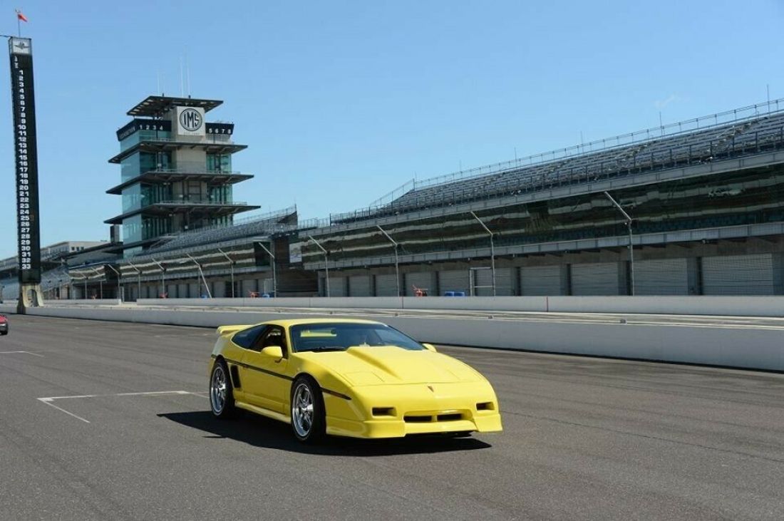 1988 Pontiac Fiero GT - photo 2