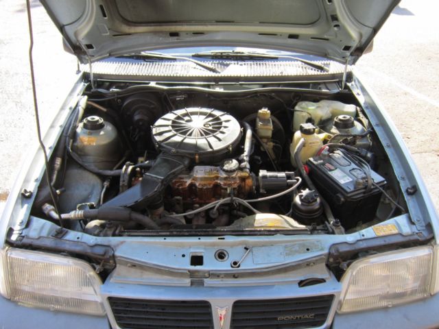 1988 Pontiac Le Mans Aerocoupe Hatchback 2-Door - photo 2