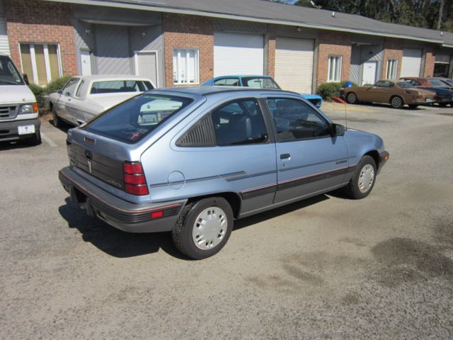 1988 Pontiac Le Mans Aerocoupe Hatchback 2-Door - photo 4