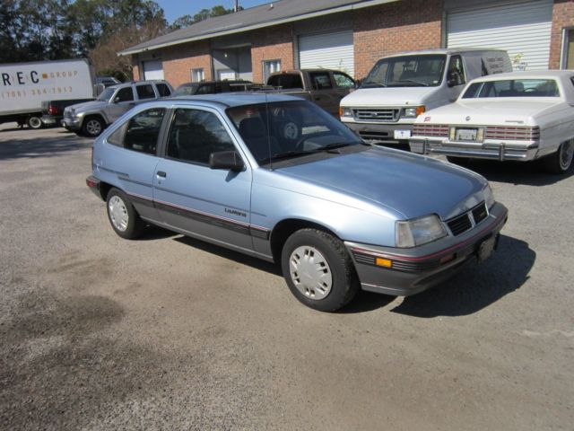 1988 Pontiac Le Mans Aerocoupe Hatchback 2-Door - photo 8